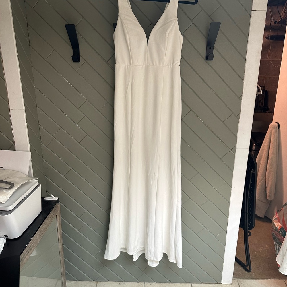 Elegant White Lulus Sleeveless Gown